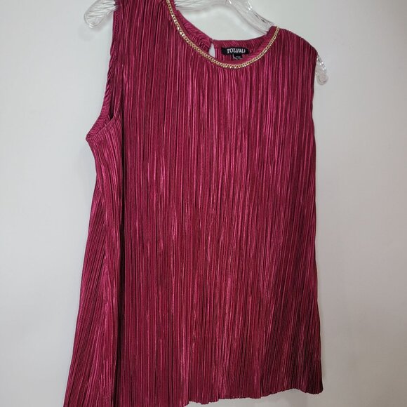 Roz & Ali Petite L Sleeveless Pleated Top With Chain Detail In Berry Pink - Picture 5 of 14